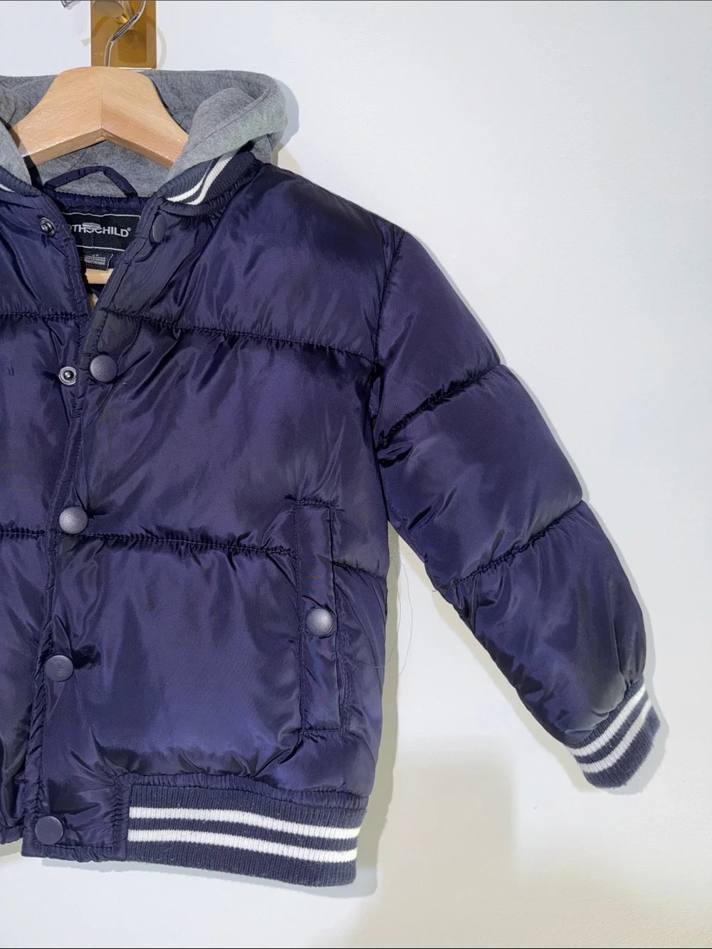 Rothschild Kids varsity puffer jacket features a navy blue puffer body 4T